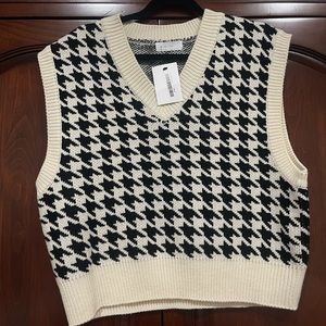 Oak and fort knit vest